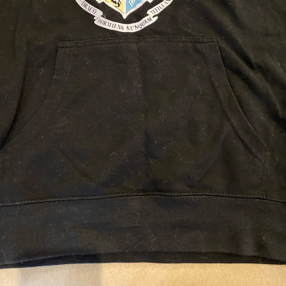 Men’s Size Medium Black Hoodie with Hogwarts and Logo on Front Top Sweater - Picture 9 of 11